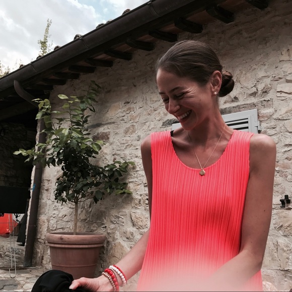 Meet your Posher, Lauren - Picture 2 of 4